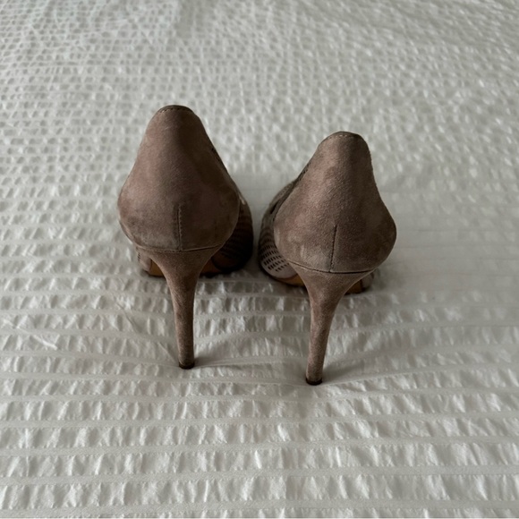 Vince Camuto perforated heels - Picture 3 of 5